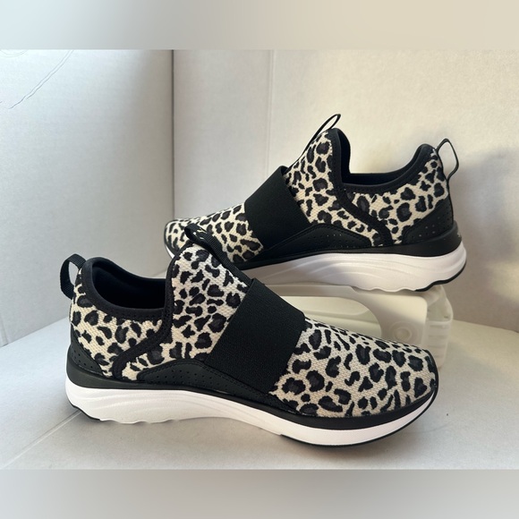 Puma Big Girls Soft Ride Sophia Slip-On Casual Leopard Sneakers Sz 8.5 - Picture 2 of 8